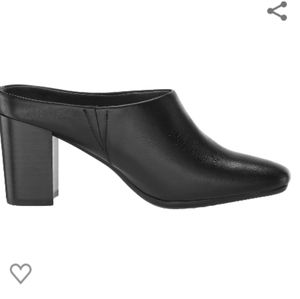 Size 9.5 Aerosoles Chic Stacked Heel Muke